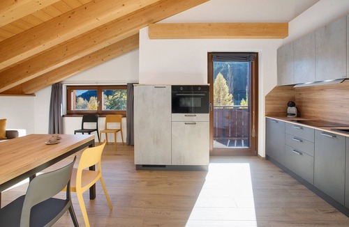 Isolaccia Apartment | Apartment '6' with Mountain View, Shared Garden and Wi-Fi