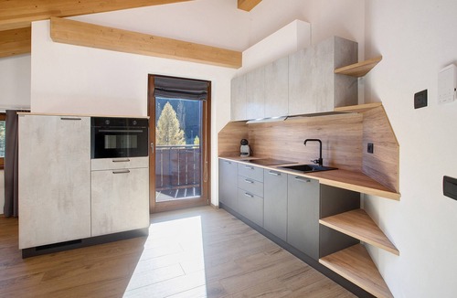 Isolaccia Apartment | Apartment '6' with Mountain View, Shared Garden and Wi-Fi