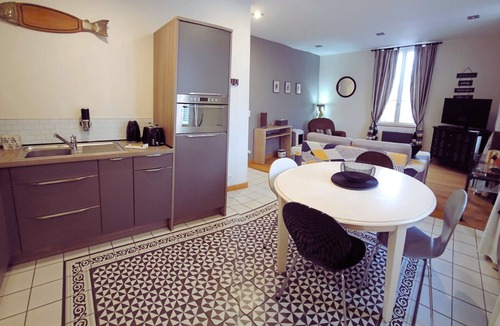 Chatellerault Apartment | Apartment 80, 5* furnished tourist apartment - Vienne view