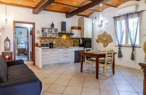 Grosseto Apartment | Apartment 'A' with Shared Garden, Wi-Fi and Air Conditioning