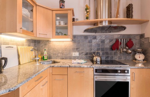 Collalbo Apartment | Apartment Africa in Villa Anina with Pool, Wellness Area