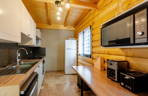 La Perriere Apartment | Apartment 'Agréable 3 Étoiles App 4' with Mountain View, Wi-Fi and Air Conditioning