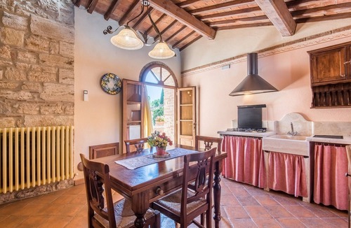Serre di Rapolano Other | Apartment 'Agriturismo Ischieto - Il Granaio' with Shared Pool, Wi-Fi, and Air Conditioning