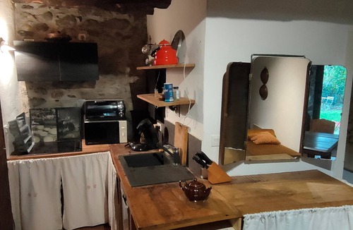 Balagueres House | Apartment 'Aile 2 Personnes Maison Ancienne' with Mountain View, Private Terrace and Wi-Fi