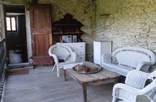 Balagueres House | Apartment 'Aile 2 Personnes Maison Ancienne' with Mountain View, Private Terrace and Wi-Fi