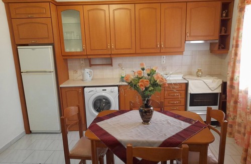 Peroulades Apartment | Apartment 'Alexandros' with Private Terrace, Wi-Fi and Air Conditioning