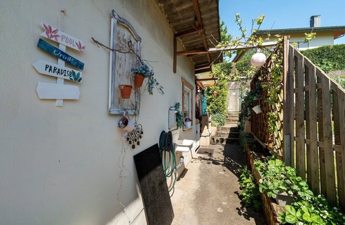 Muhlbach Apartment | Apartment 'Alice' with Shared Pool, Private Terrace and Wi-Fi