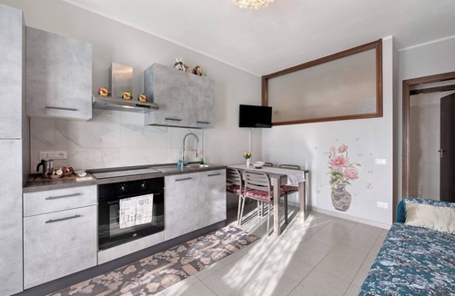 Seriate Apartment | Apartment 'Alle Porte Di Bergamo' with Balcony and Wi-Fi