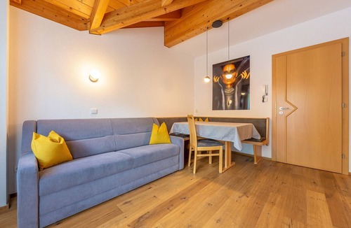 San Candido Apartment | Apartment 'Alpengruss Terra' with Mountain View, Shared Garden and Wi-Fi