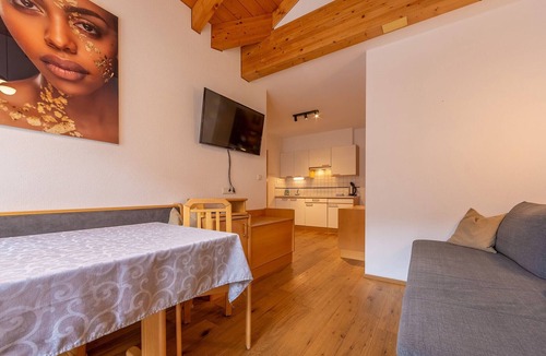 San Candido Apartment | Apartment 'Alpengruss Natura' with Mountain View, Shared Garden and Wi-Fi