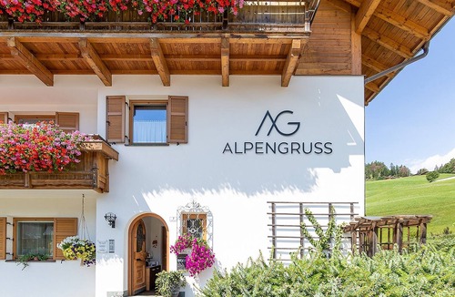 San Candido Apartment | Apartment 'Alpengruss Natura' with Mountain View, Shared Garden and Wi-Fi