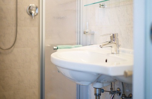 San Candido Apartment | Apartment 'Alpengruss Aqua' with Mountain View, Shared Garden and Wi-Fi