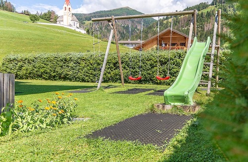 San Candido Apartment | Apartment 'Alpengruss Aqua' with Mountain View, Shared Garden and Wi-Fi