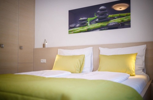 San Candido Apartment | Apartment 'Alpengruss Aqua' with Mountain View, Shared Garden and Wi-Fi