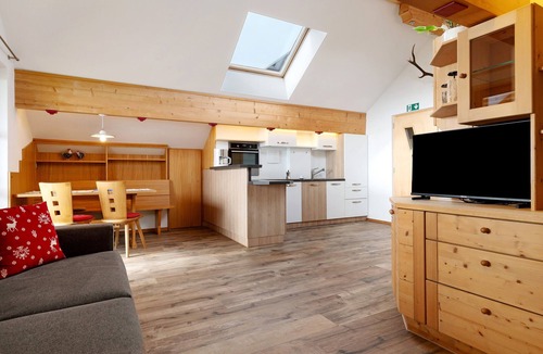 Collalbo Apartment | Apartment 'Alpenglühn' with Dolomite Views, Balcony and Wi-Fi