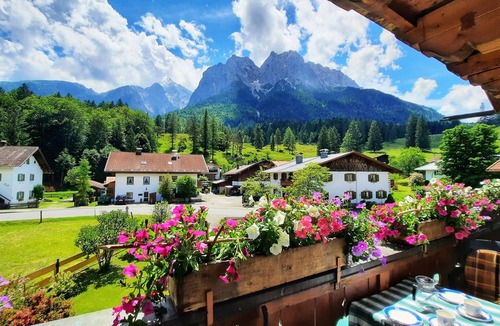 Untergrainau Apartment | Apartment "Alpspitze" with Mountain View, Balcony & Wi-Fi