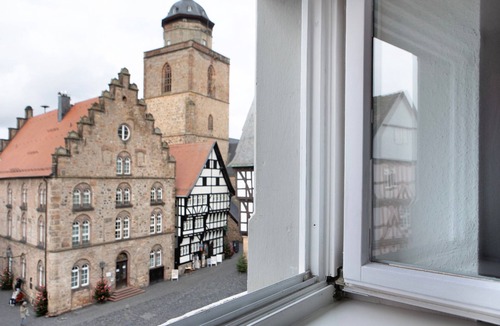 Alsfeld Apartment | Apartment 'Alsfelder Wein-Suite' with Wi-Fi