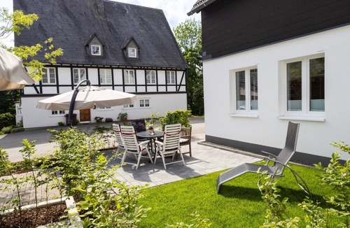 Meschede Apartment | Apartment 'Alter Kuhstall' with Private Terrace and Wi-Fi