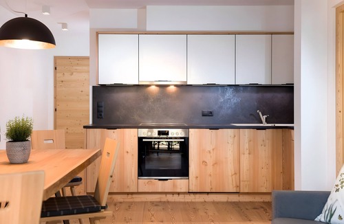 Valle San Silvestro Apartment | Apartment 'Altmessnerhof Wiesenklee' with Mountain View, Shared Terrace and Wi-Fi