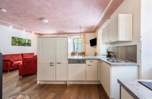 Volkach Apartment | Apartment 'Am Birnbaum' with Courtyard Seating and Wi-Fi