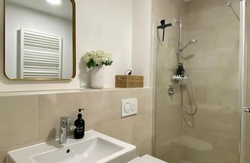 Schoenefeld Apartment | Apartment am Flughafen, Glasfaser-Internet, Waschmaschine