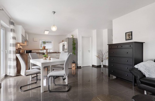 Jockgrim Apartment | Apartment 'Am Otterbach' with Balcony and Wi-Fi