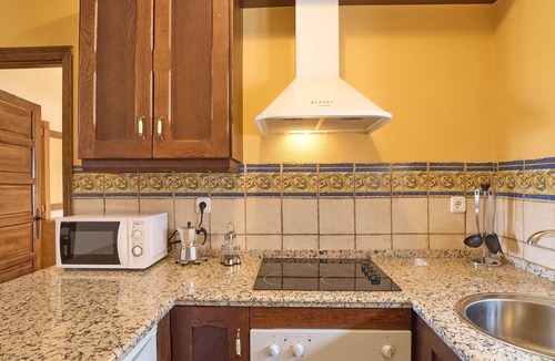 Valsequillo Apartment | Apartment 'Amapola' with Balcony, Wi-Fi and Air Conditioning