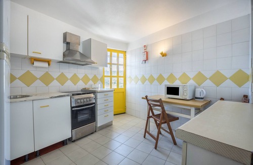 Odeceixe Apartment | Apartment 'Amarelo' with Private Terrace, Balcony and Wi-Fi