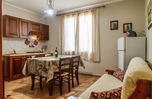 Principina a Mare Apartment | Apartment 'Amelia' with Shared Pool, Wi-Fi and Air Conditioning