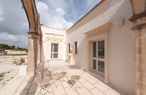 Lizzanello Apartment | Apartment 'Anghelos - Cagginara' with Shared Terrace, Air Conditioning, Garden & Barbecue