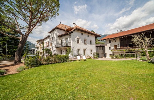 Merano Apartment | Apartment 'Ansitz Layshof Apt Hauskapelle' with Mountain View, Shared Garden and Wi-Fi