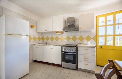 Odeceixe Apartment | Apartment 'Apartamento Amarelo T1' with Balcony and Wi-Fi