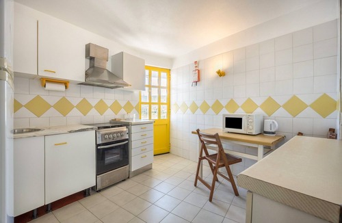 Odeceixe Apartment | Apartment 'Apartamento Amarelo T1' with Balcony and Wi-Fi
