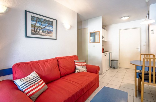 Cavalaire-sur-Mer Apartment | Apartment "Appartement Cavalaire Sur Mer" with Private Terrace, Shared Pool & Wi-Fi