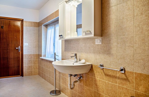 Caderzone Terme Apartment | Apartment 'Appartamento Piazzi 3' with Mountain View and Wi-Fi