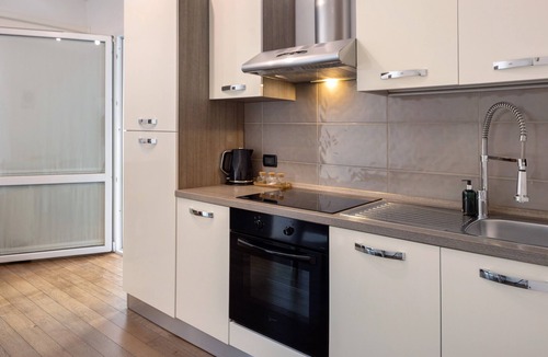 Caorle Apartment | Apartment 'Appartamento Bettin' with Private Terrace, Wi-Fi and Air Conditioning
