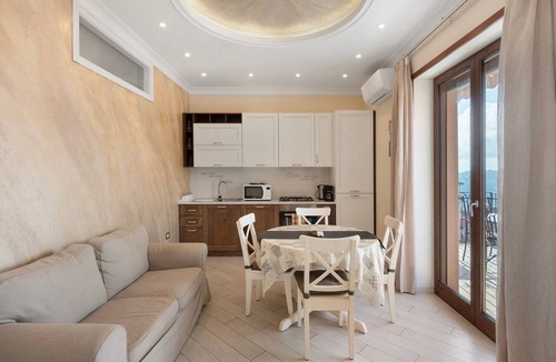Agerola Apartment | Apartment 'Appartamento Sofia Loren' with Sea View, Wi-Fi and Air Conditioning