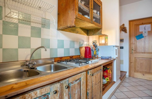 Caldes Apartment | Apartment 'Appartamento Moti' with Mountain View, Shared Garden and Balcony