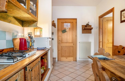 Caldes Apartment | Apartment 'Appartamento Moti' with Mountain View, Shared Garden and Balcony
