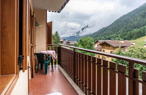 Celledizzo Apartment | Apartment 'Appartamento Vioz' with Mountain View and Balcony