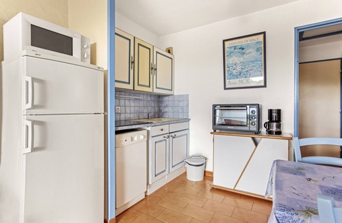 La Nartelle Apartment | Apartment 'Appartement Chêne Liège' with Sea View, Shared Pool and Wi-Fi