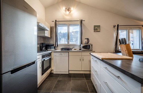 Allinges Apartment | Apartment 'Appartement Coté Montagne' with mountain view, air conditioning