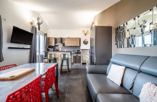 Allinges Apartment | Apartment 'Appartement Coté Lac' with Lake View, Air Conditioning