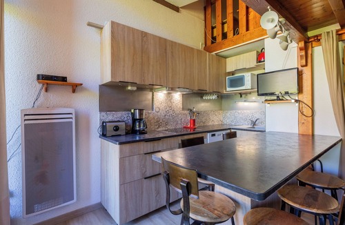 Manigod Apartment | Apartment "Aravis" with Mountain View, Shared Pool & Wi-Fi