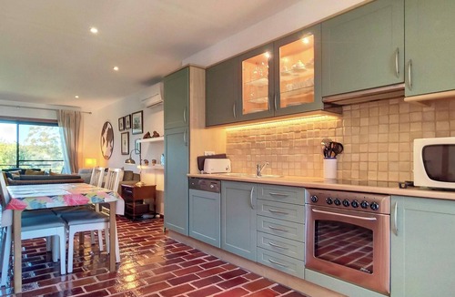 Monte Raposo Apartment | Apartment 'Arrancada 14' with Mountain View, Wi-Fi and Air Conditioning