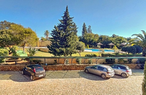 Monte Raposo Apartment | Apartment 'Arrancada 14' with Mountain View, Wi-Fi and Air Conditioning