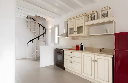 Psathi House | Apartment at 'Echinousa Kimolos Maisonette no3' Hotel with Sea View, Wi-Fi, and Air Conditioning