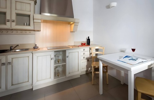 Psathi House | Apartment at 'Echinousa Kimolos Maisonette no1' Hotel with Mountain View