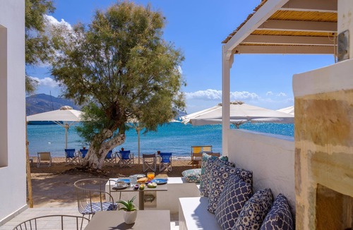 Psathi House | Apartment at 'Echinousa Kimolos Maisonette no1' Hotel with Mountain View