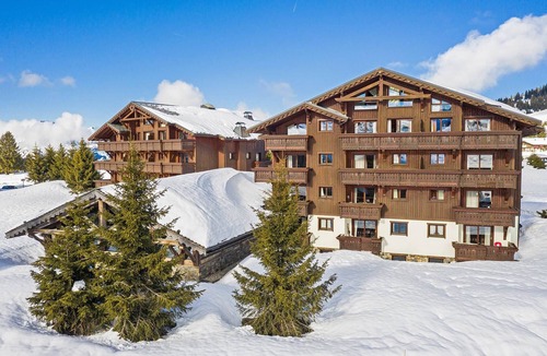 Les Saisies Apartment | Apartment at the foot of the slopes Village des Lapons residence with swimming pool